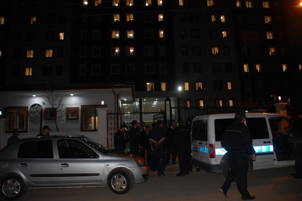 Güvenlik Görevlisinin Arkadaşlarının, Yurt Öğrencilerine Saldırdığı İddiası