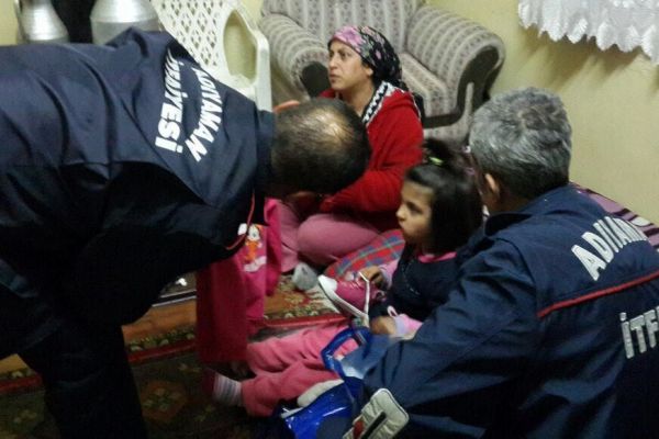 Haberi okuyan itfaiye personeli yardıma koştu