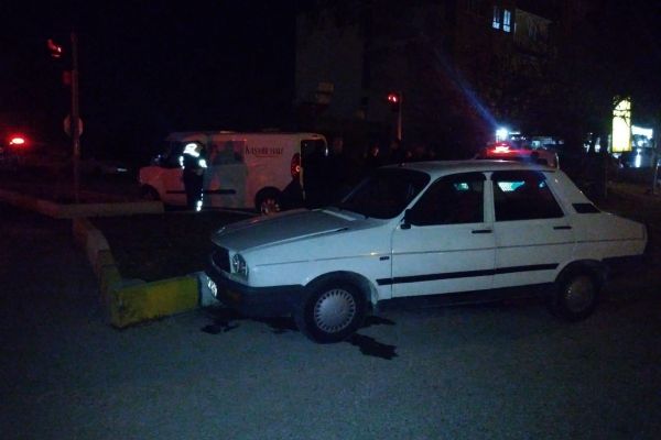 Hafif ticari araç ile otomobil çarpıştı: 6 Yaralı