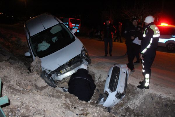 Hafif ticari araç şarampole devrildi: 1 yaralı