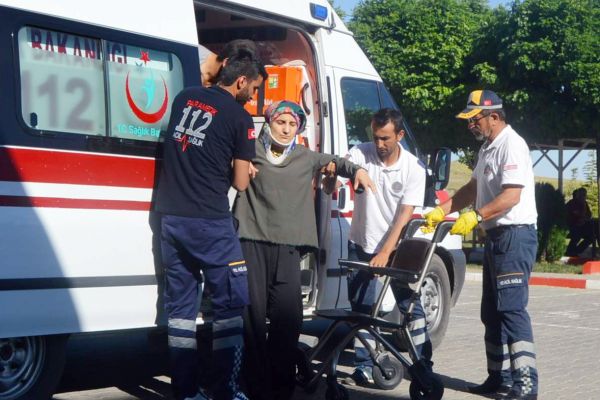 Hafif ticari araç şarampole yuvarlandı: 5 yaralı