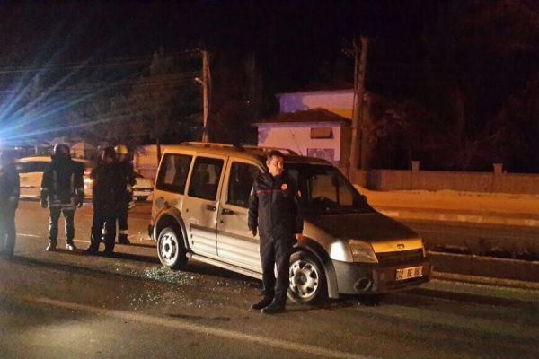 Hafif ticari araç takla attı: 1 Yaralı