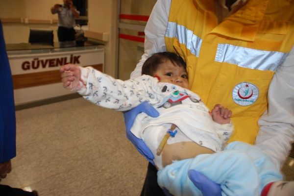 Hafif Ticari Araç Takla Attı: 1’i Ağır 3 Yaralı