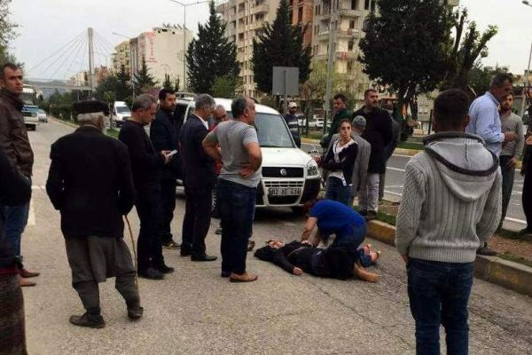 Hafif ticari araç yayaya çarptı: 1 yaralı