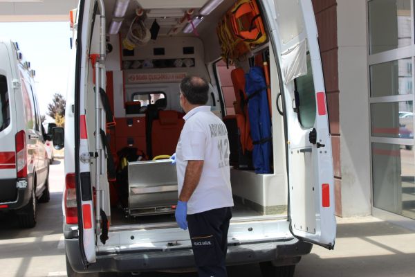 Hafif ticari aracın çarptığı kadın yaralandı
