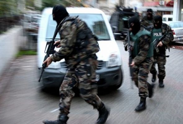 Haklarında hapis cezası bulunan iki şahıs yakalandı