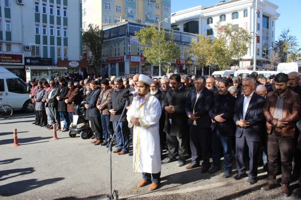 Halep'te ölenler için gıyabi cenaze namazı kılındı