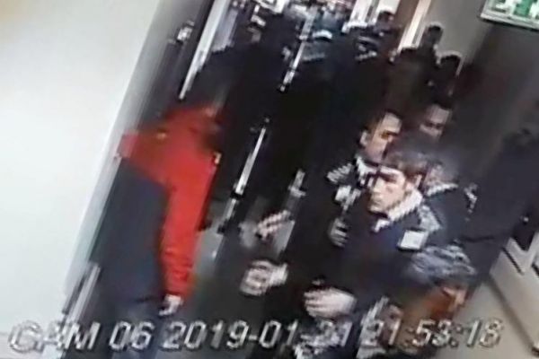 Hastane koridoru kana bulandı: yaralılar var..!
