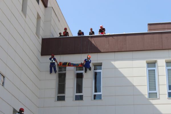  Hastanede gerçeğini aratmayan deprem tatbikatı