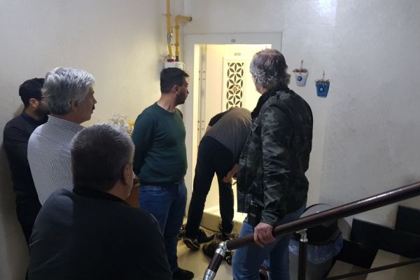 Para dolu kasayı patlattılar