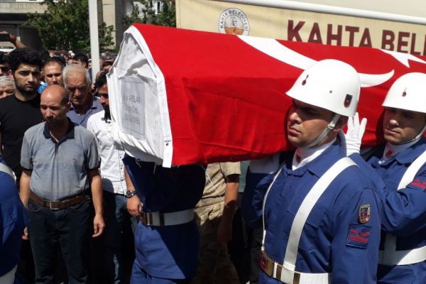 Hayatını kaybeden asker toprağa verildi