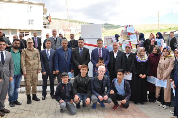 Hem okuyarak öğrendiler hem de ödüllerini kazandılar