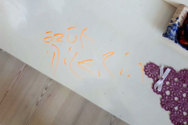 Hırsızdan özür yazısı