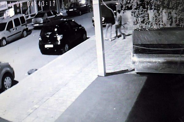 Hırsızlar Güvenlik Kamerasına Yakalandı