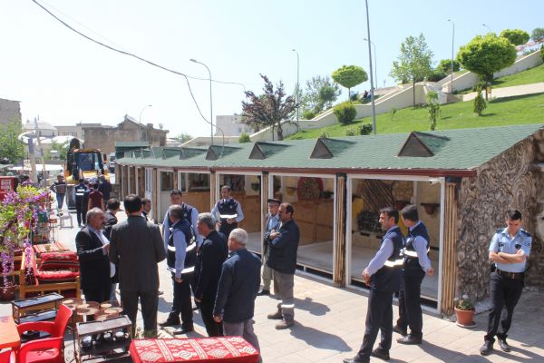 Hısn-ı Mansur Kalesinin etrafı temizleniyor