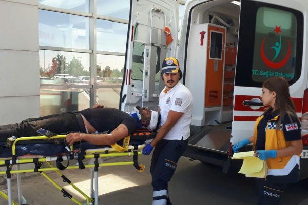 Hurdaya dönen otomobilden 2 kişi ağır yaralandı