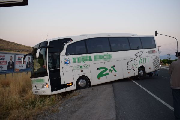 İçerisinde 33 kişinin bulunduğu kaza ucuz atlatıldı