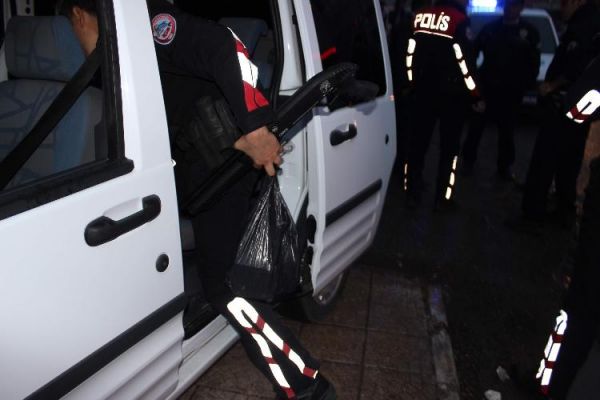 İhbar Edilen Araçtan Silah ve Kartuşlar Ele Geçirildi