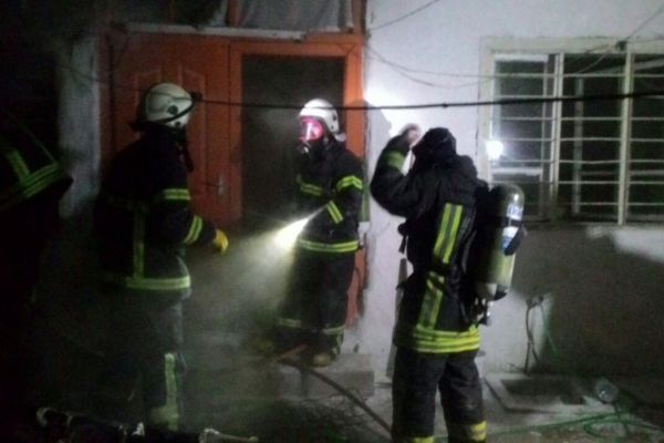 İki katlı binada yangın çıktı