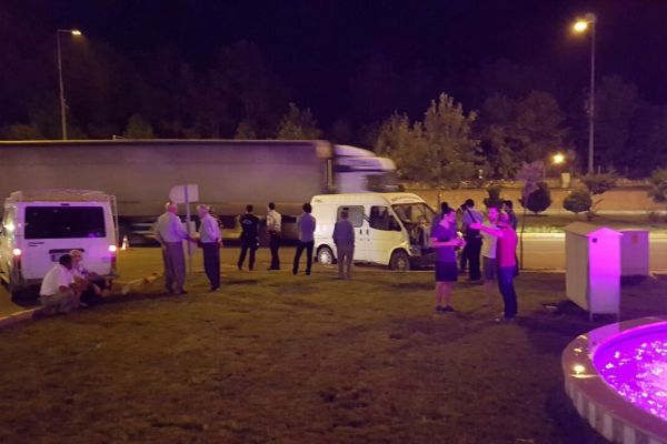 İki minibüs çarpıştı: 1 yaralı