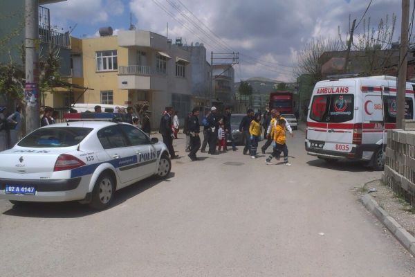 İKİ OTOMOBİL ÇARPIŞTI: 1 YARALI