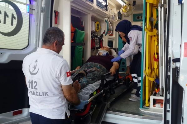İki otomobil çarpıştı: 1 yaralı