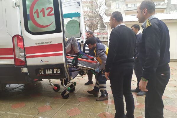 İki otomobil çarpıştı: 2 yaralı
