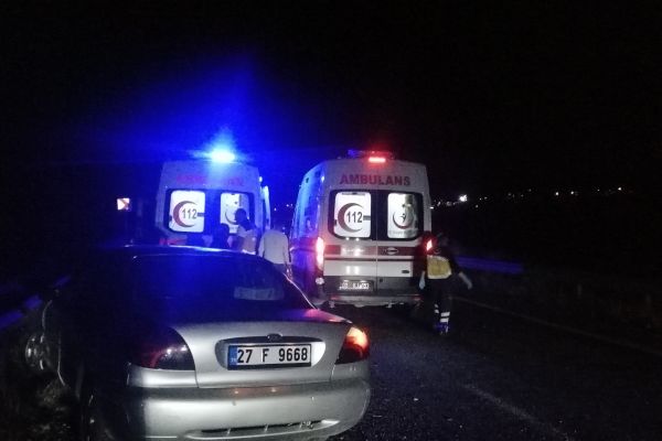 İki otomobil çarpıştı: 3 yaralı