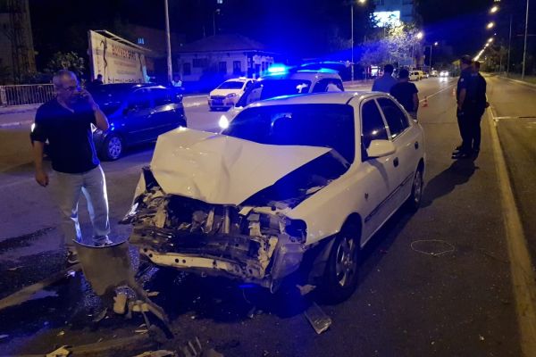 İki otomobil çarpıştı: 4 yaralı 