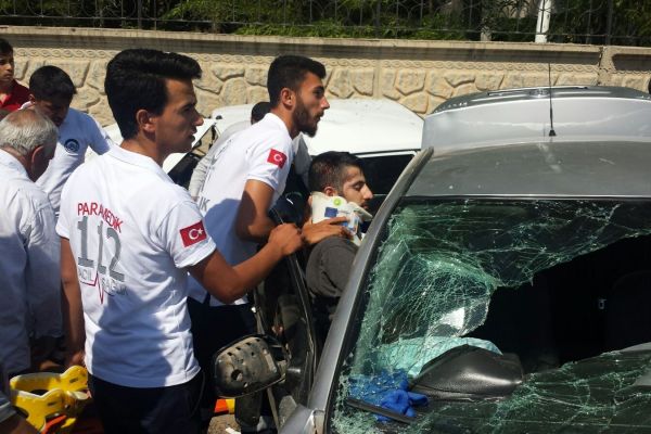 İki otomobil çarpıştı: 4 yaralı