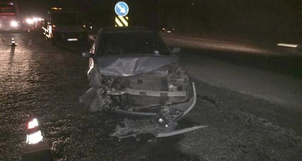 İki otomobil çarpıştı: 4 Yaralı
