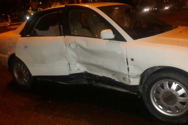İki otomobil çarpıştı: 4 yaralı