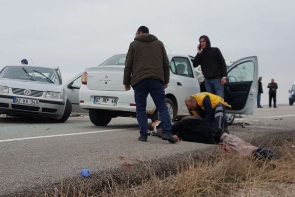İki otomobil çarpıştı: 4 yaralı