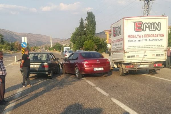 İki otomobil çarpıştı: 5 Yaralı