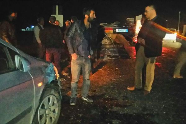 İki Otomobil Çarpıştı