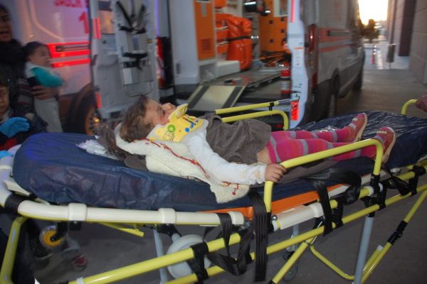 İki Otomobil Kafa Kafaya Çarpıştı: 12 Yaralı