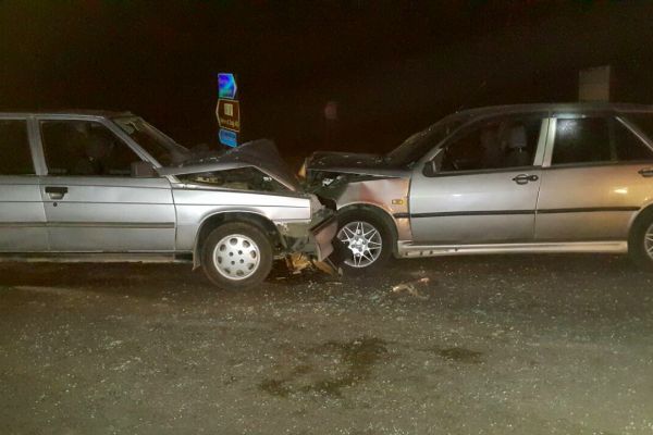 İki otomobil kafa kafaya çarpıştı: 7 yaralı