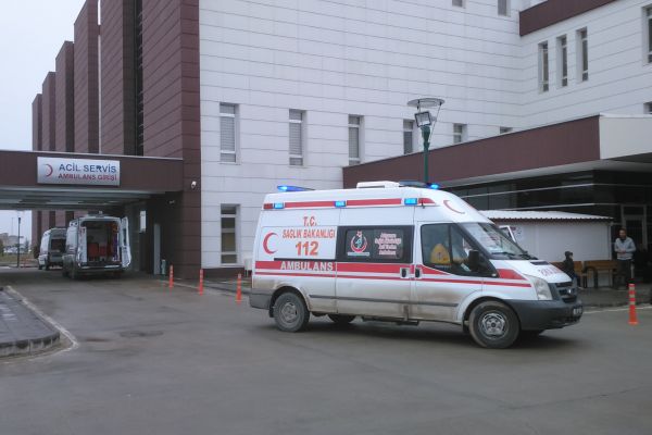 İlköğretim Öğrencisi Düşerek Yaralandı