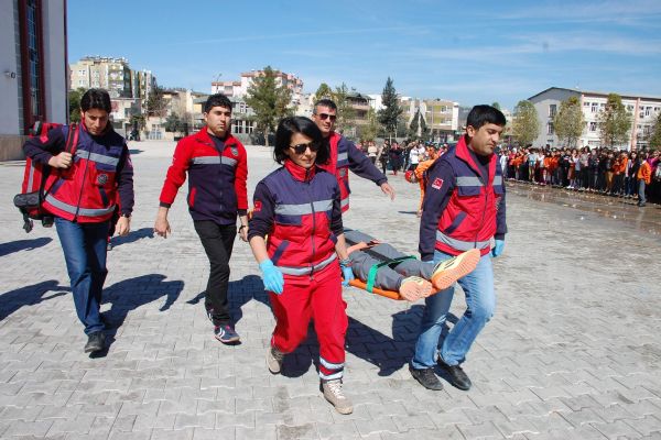 İLKÖĞRETİM OKULUNDA DEPREM TATBİKATI