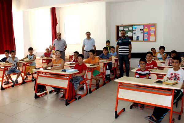 İmam Hatip Ortaokulu’nda hafızlar yetiştiriliyor