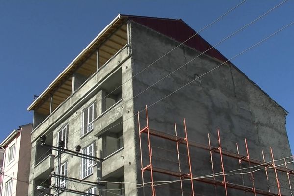 İnşaattan düşen işçi hayatını kaybetti