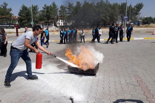 İş yeri çalışanlarına yangın eğitimi verildi