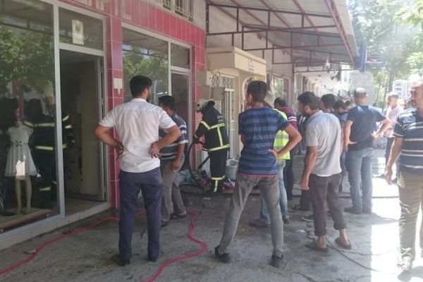 İş yerinde çıkan yangın paniğe neden oldu