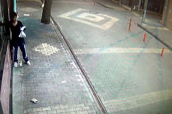 İş yerinden hırsızlık anı kameralara yansıdı