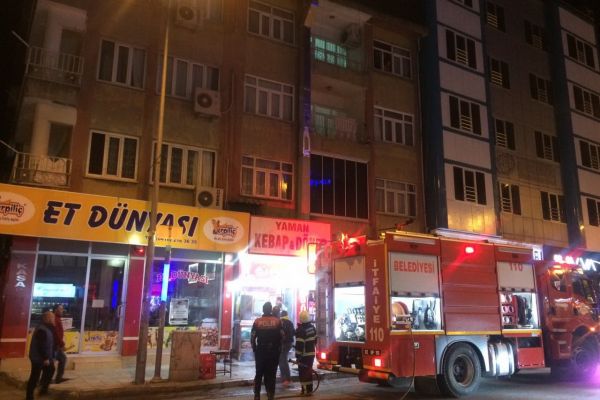 İş yerinin çatısında yangın