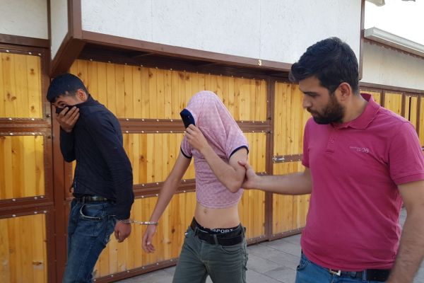 İş yerlerini soyan tespih hırsızları tutuklandı