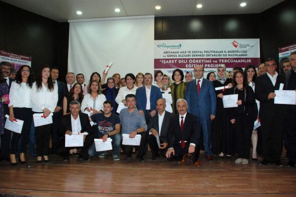 'İşaret Dili Öğretimi Ve Tercümanlık Eğitimi' Sertifikaları Verildi