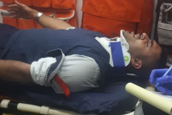 Islak yolda kayan motosiklet devrildi: 1 yaralı