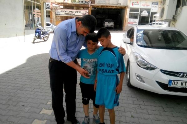 İtfaiye Ekipleri Ayağını Boruya Sıkıştıran Kuş İçin Seferber Oldu