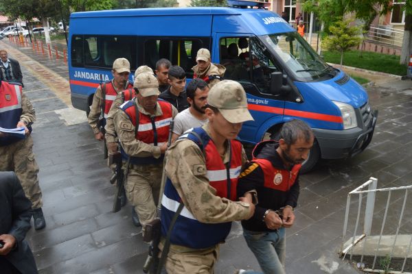 Jandarma ekipleri kablo hırsızlarını suçüstü yakaladı